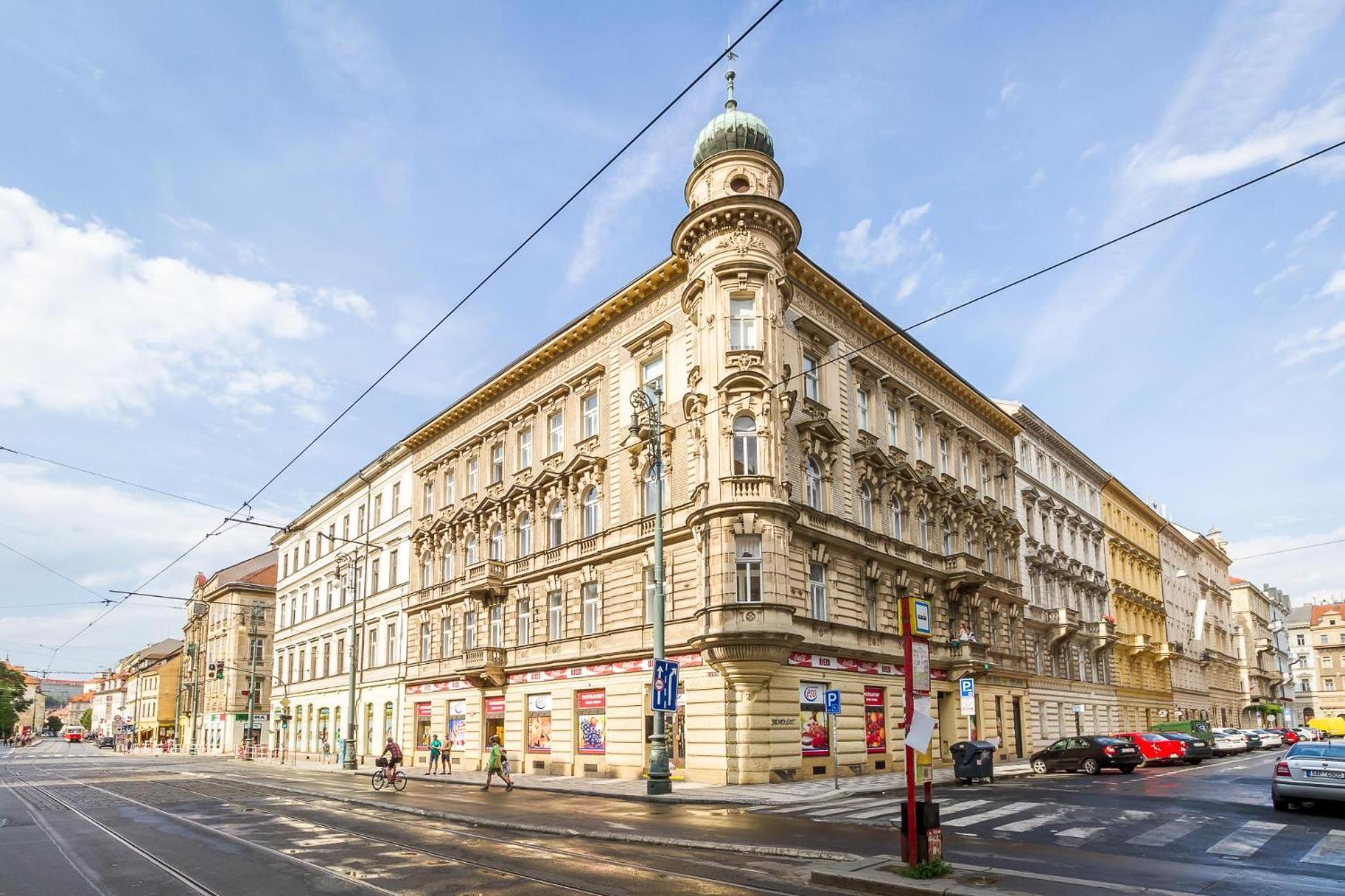 Apartmán 2bds In Ujezd - P14 *